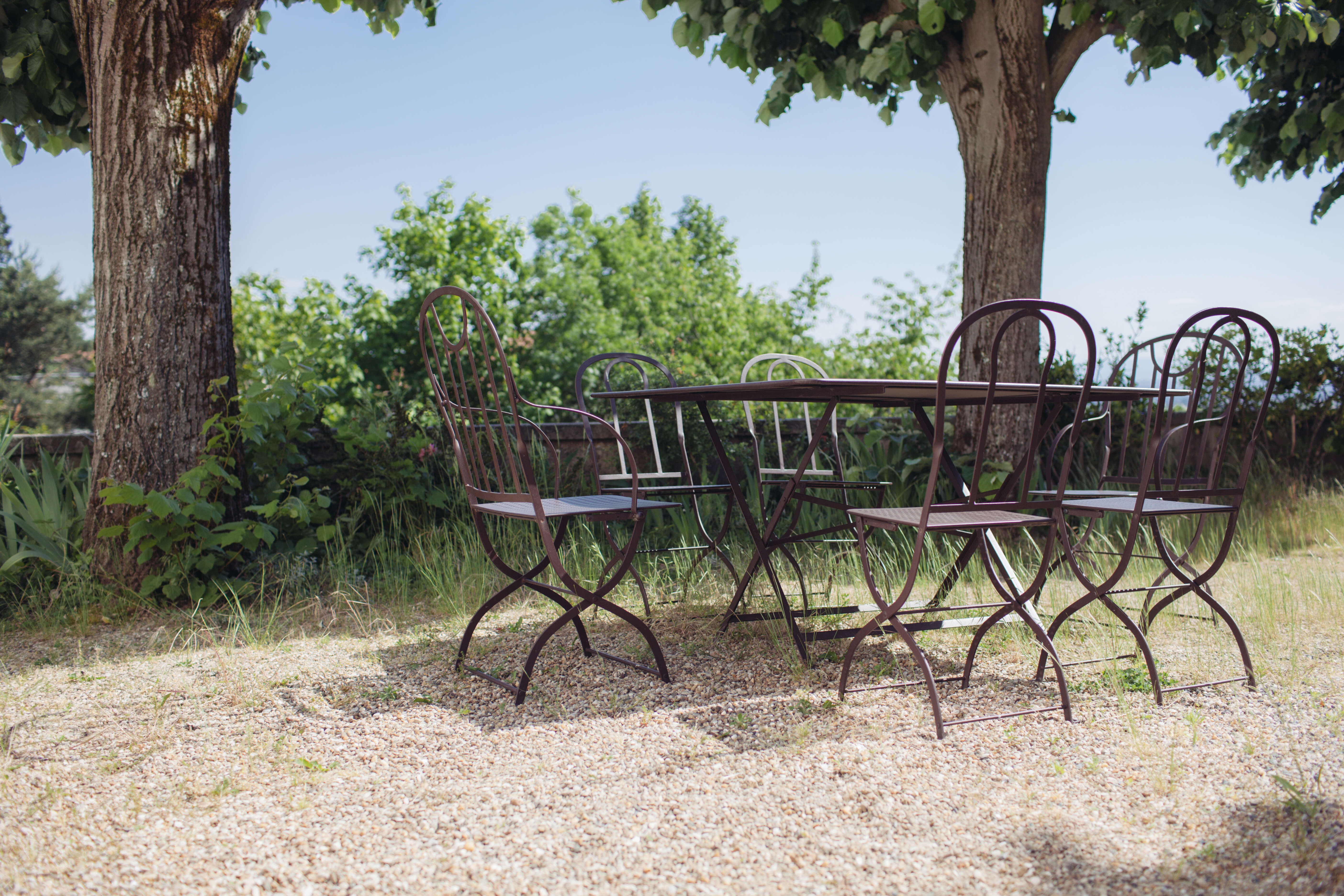 table-exterieur-maison-bourgeoise-perene