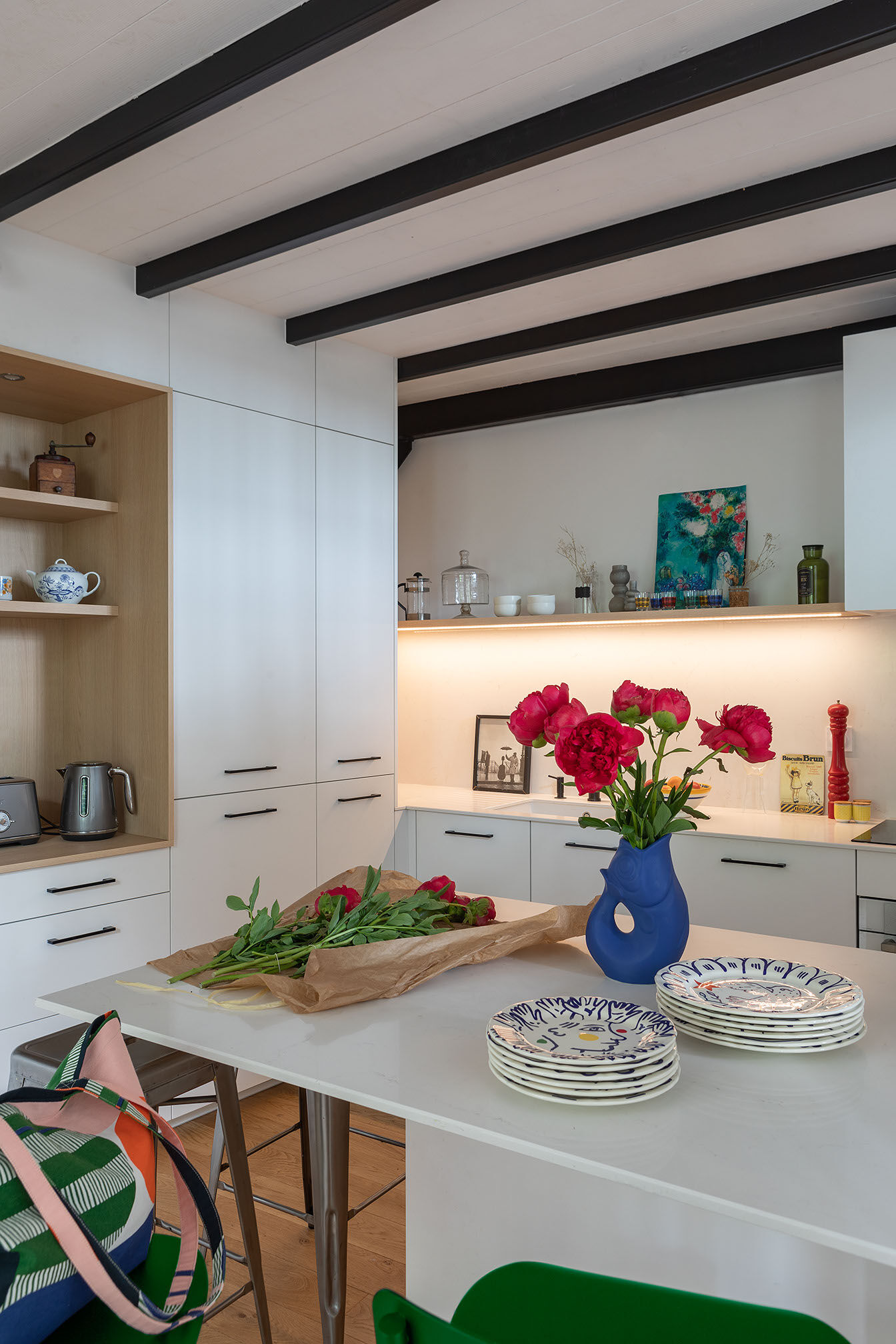 agencement-cuisine-ilot-lumineuse-perene