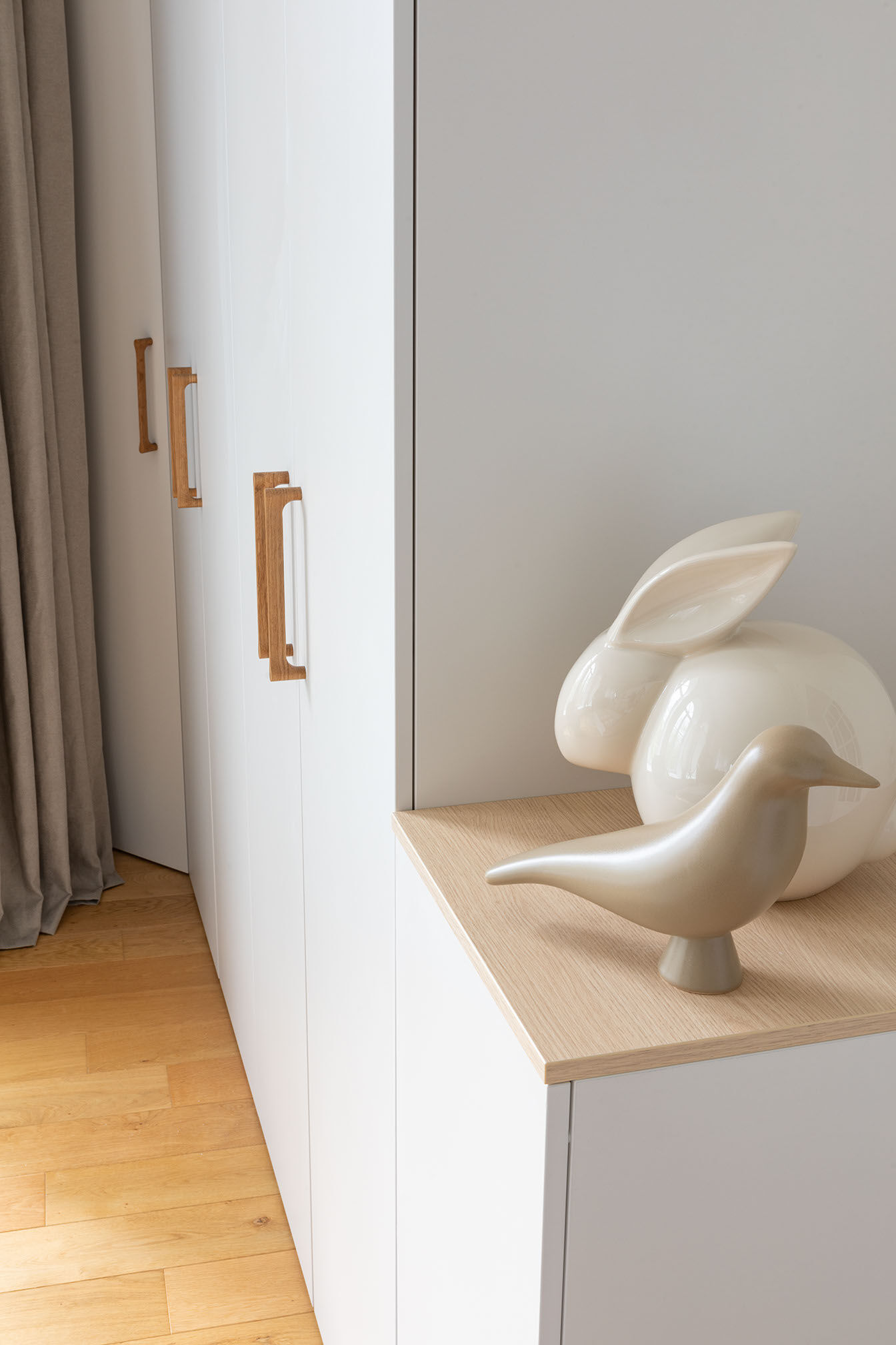 dressing-finition-bois-blanc-suite-parentale-perene