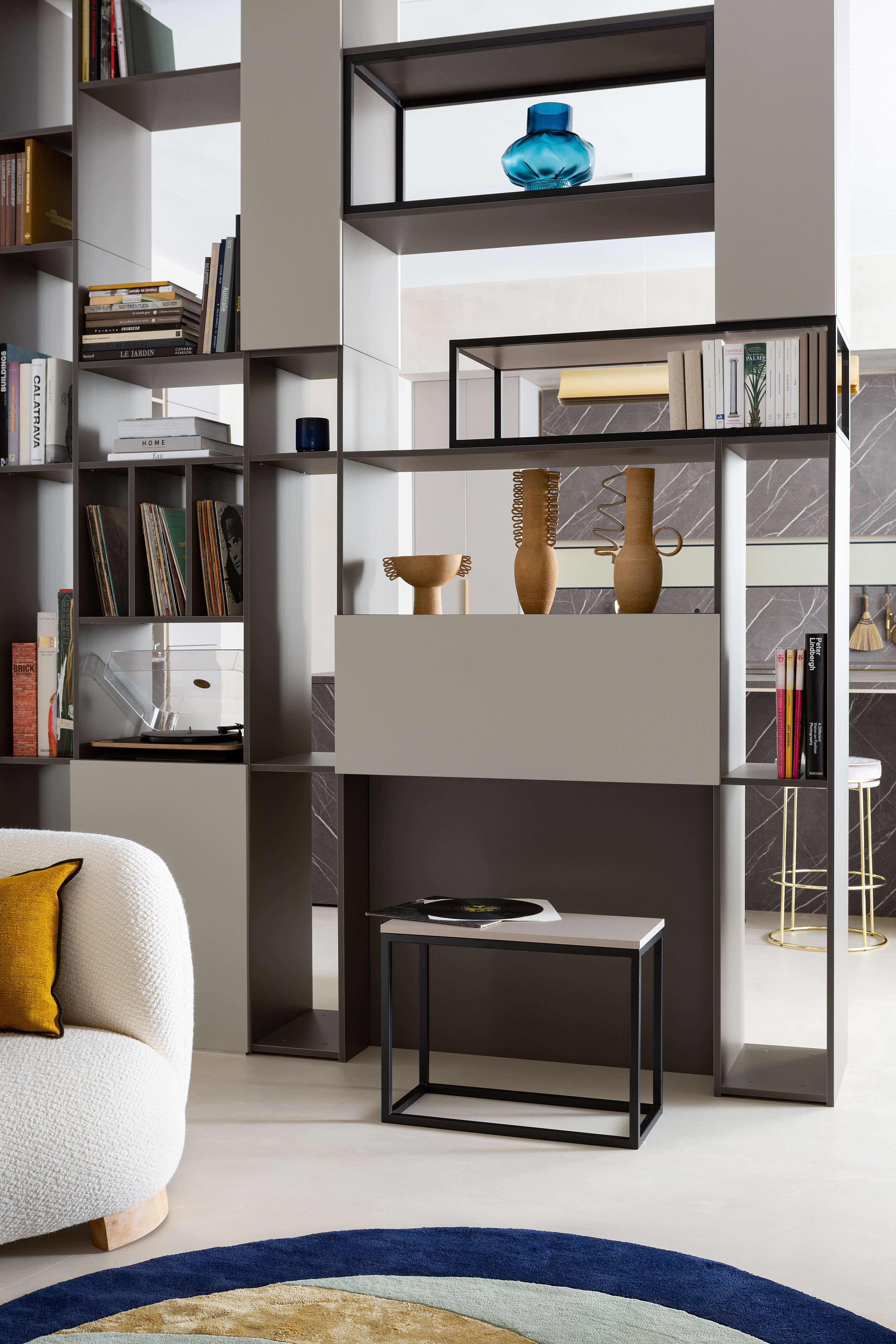 agencement-bibliotheque-salon-perene