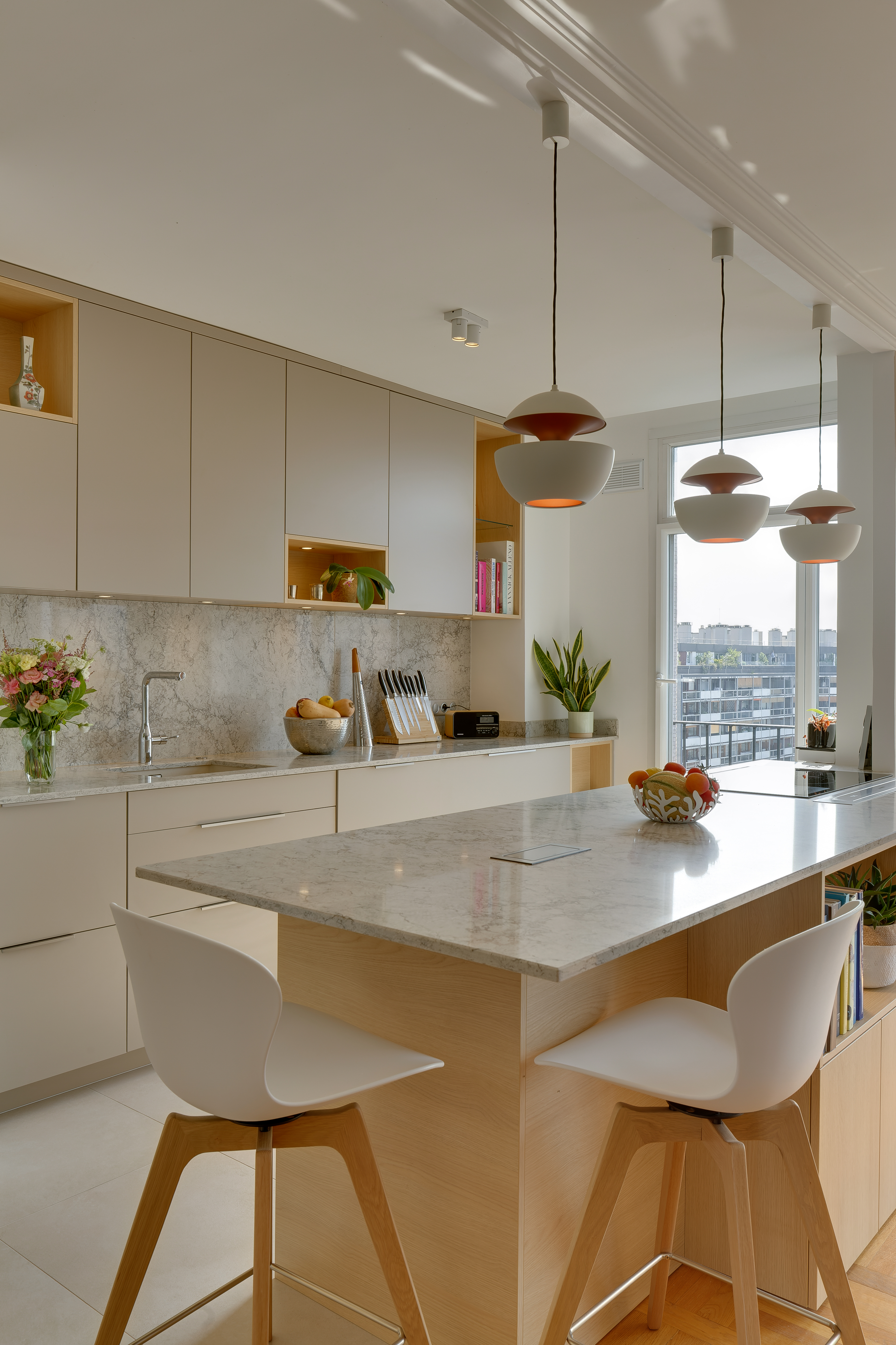 Cuisine-ilot-en-marbre-perene-nevers