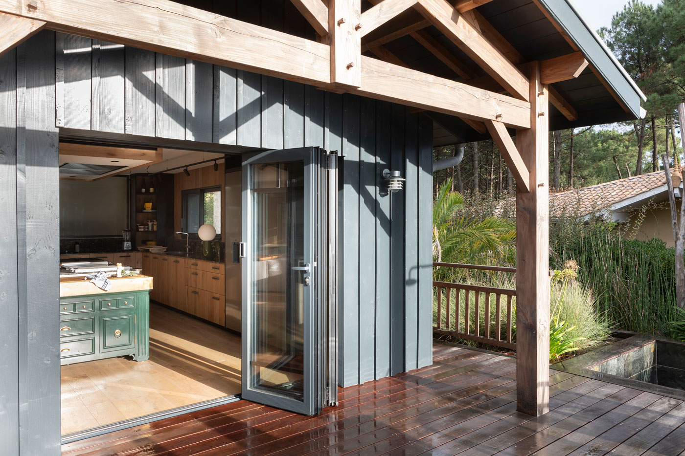 Maison-exterieur-bois-perene-paris7-capferret-bis