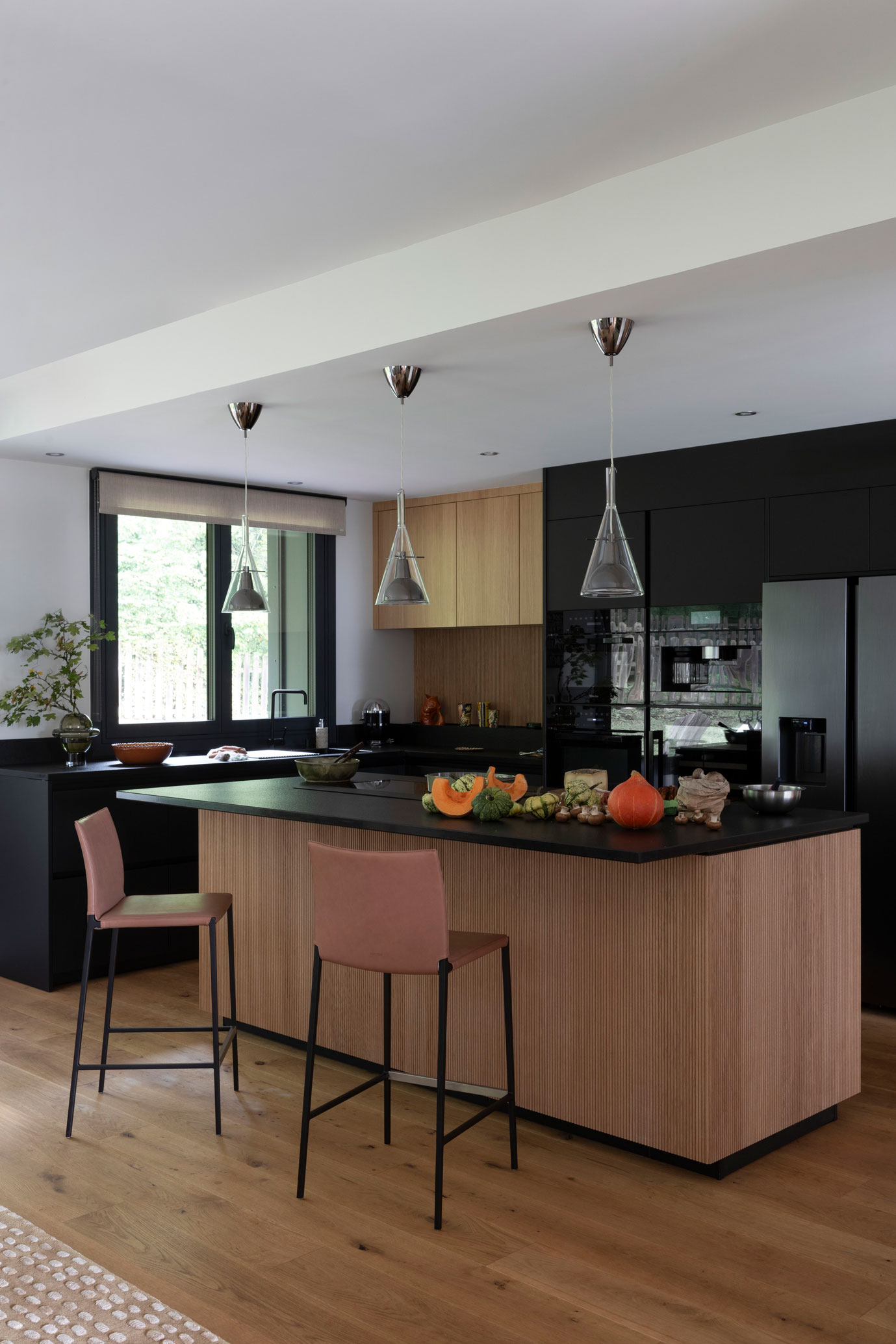 Cuisie-sur-mesure-avec-ilot-central-Perene-Annecy