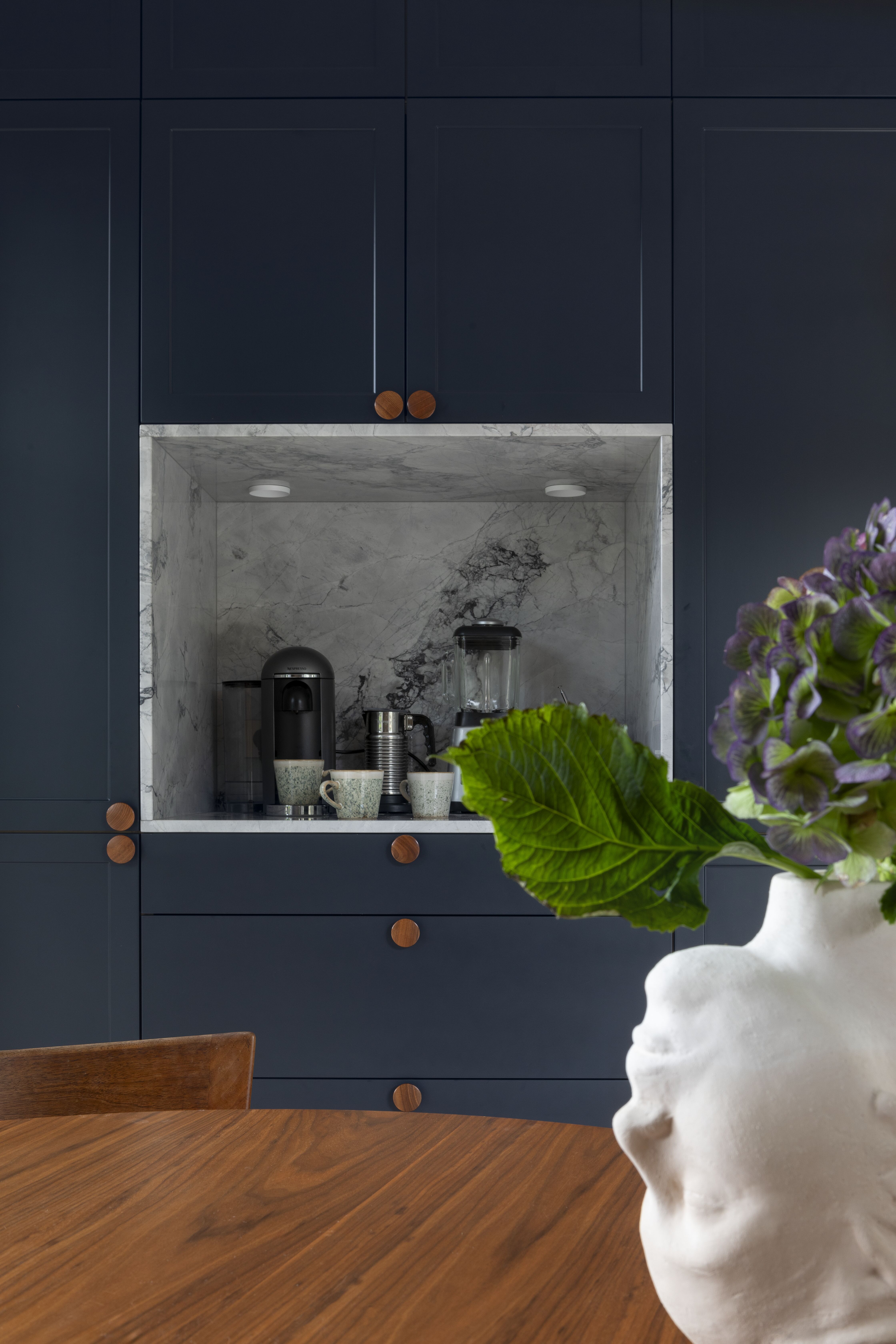 coin-cafe-cuisine-style-campagne-marbre-perene-bordeaux