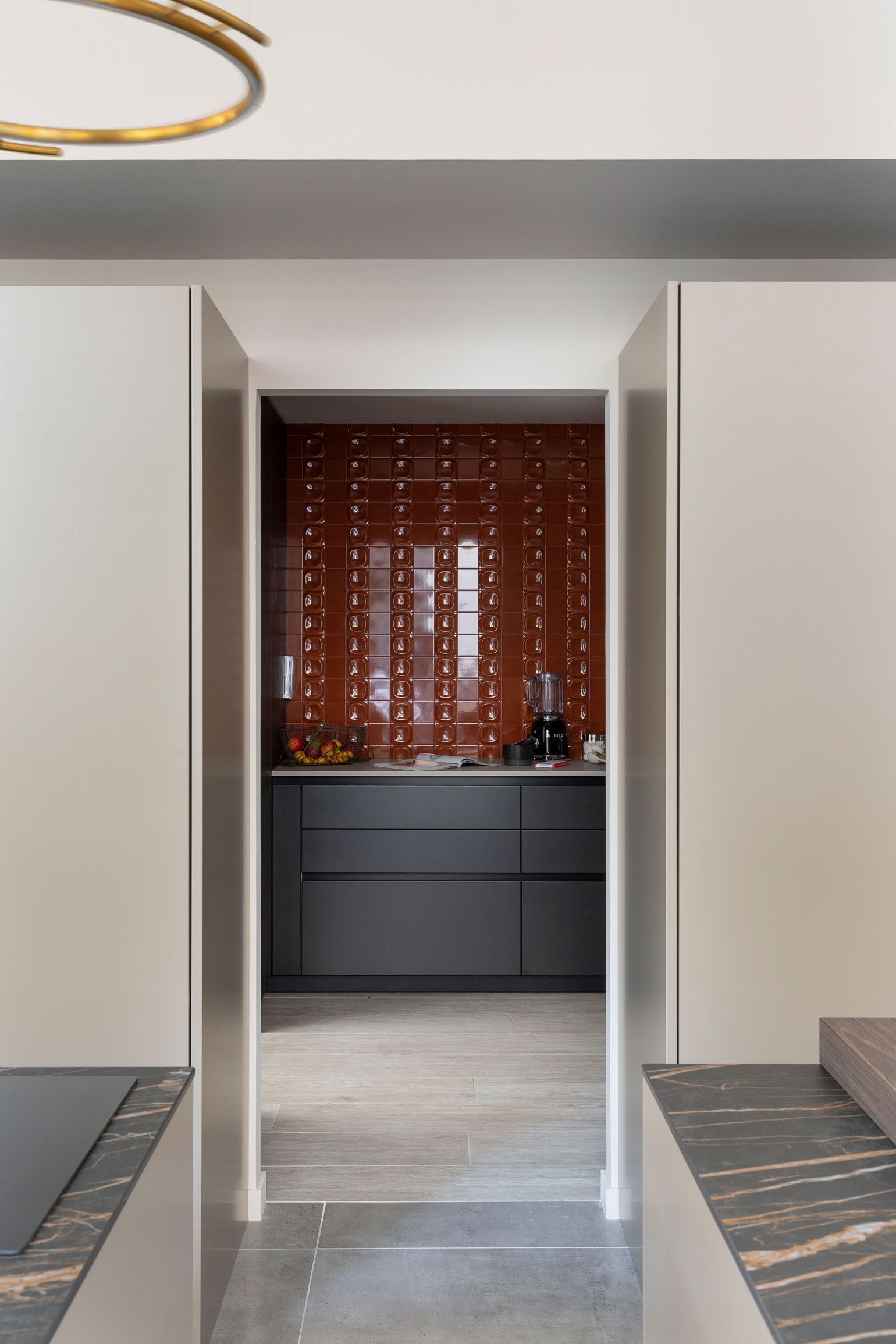 cellier-arriere-cuisine-orange-perene-talant