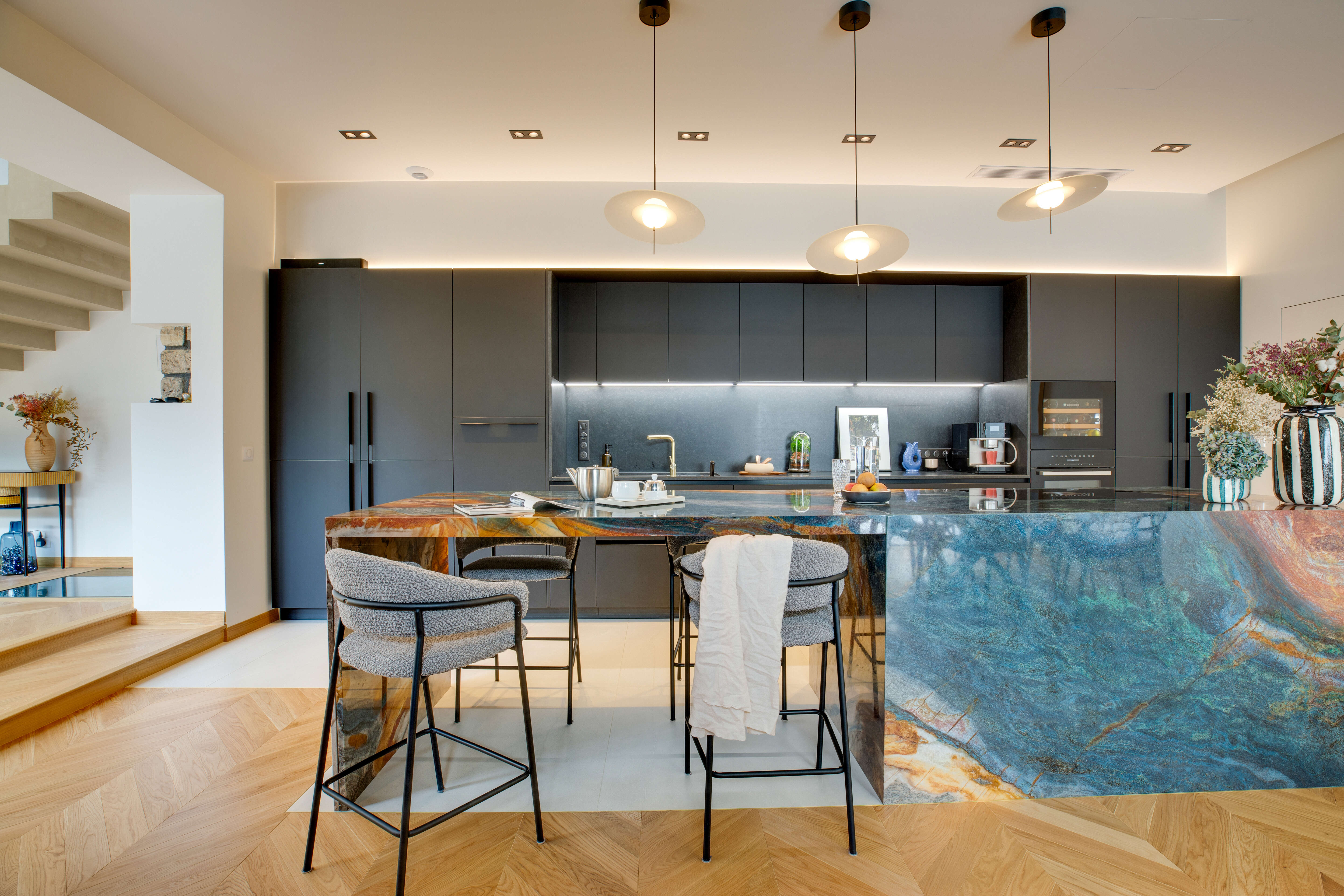 Facades_fenix_noir_Quartzite_Colibri_Blue