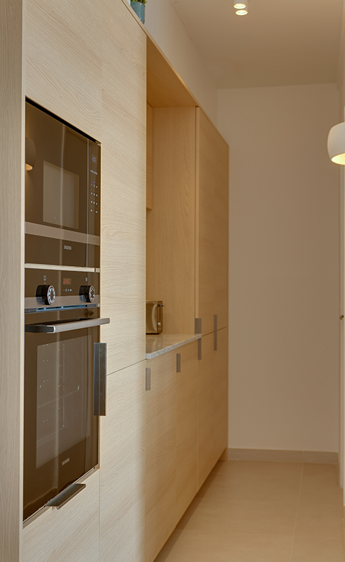 Cuisine-fonctionnelle-bois-perene-hyeres-optimise