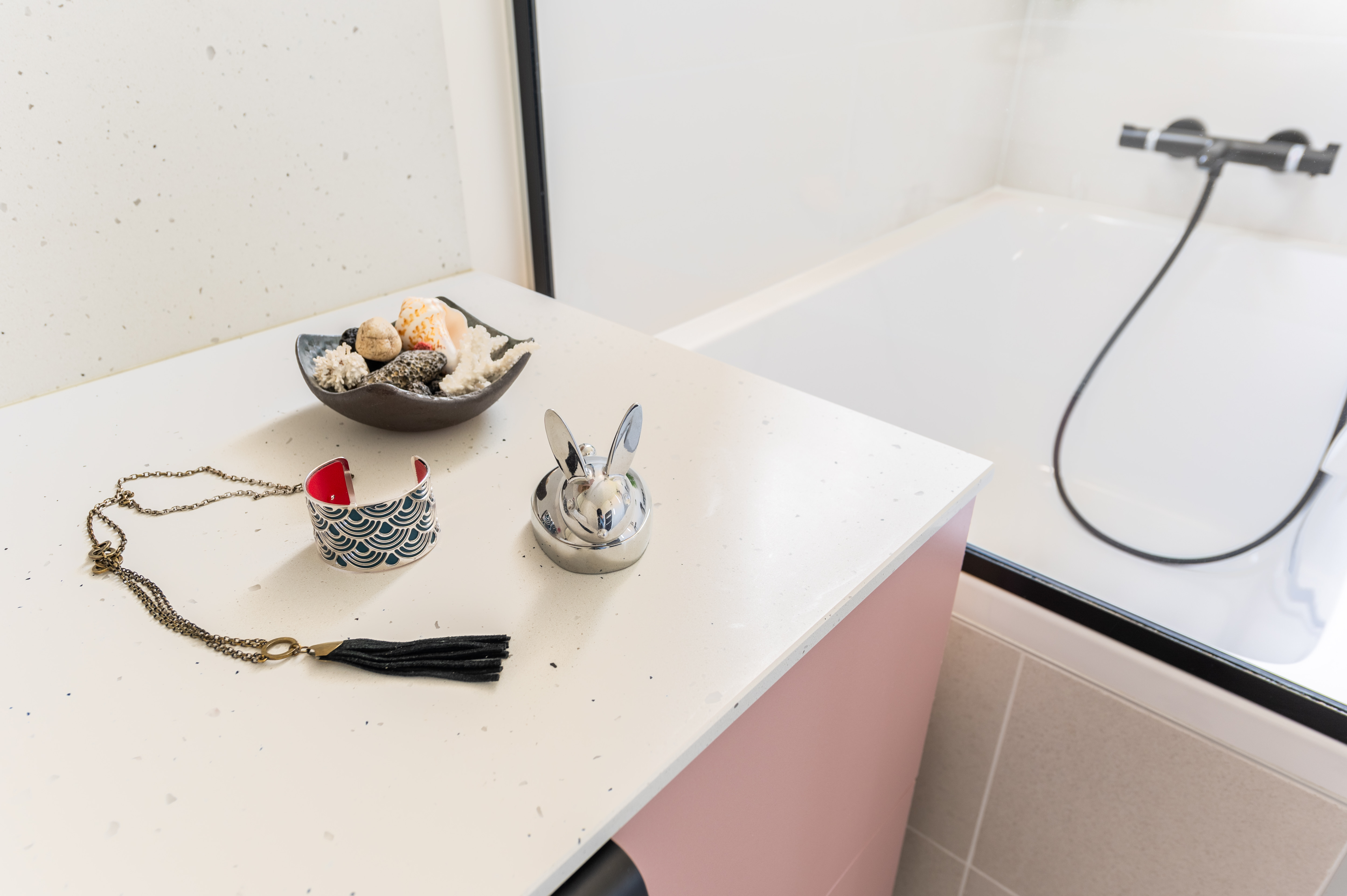 Meuble-de-salle-de-bain-plan-de-travail-perene-